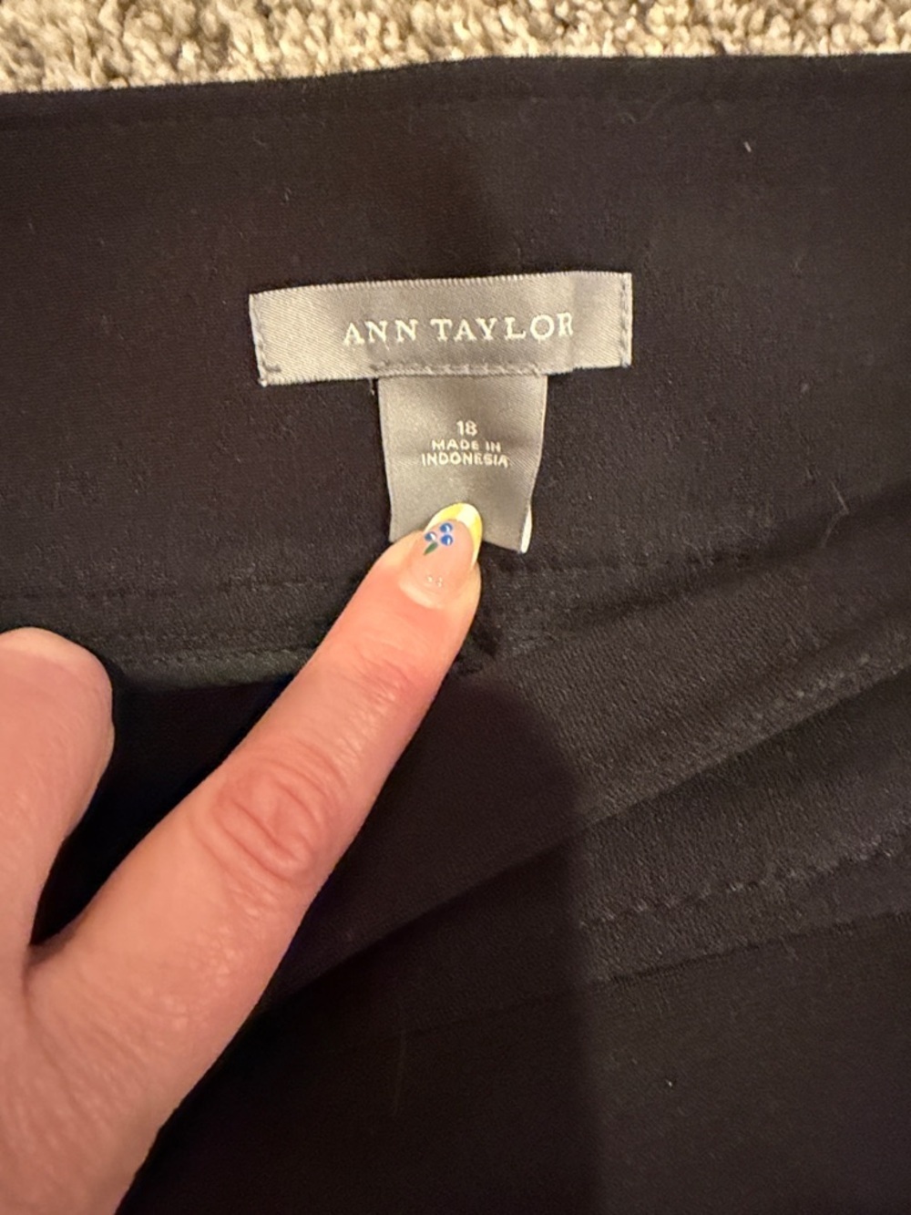Ann Taylor Classic Black Women's Skirt - Sleek Pencil Style - Picture 2 of 6